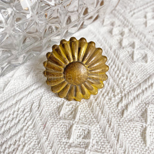 Brass Flat Flower Lamp Finial - 1.5in